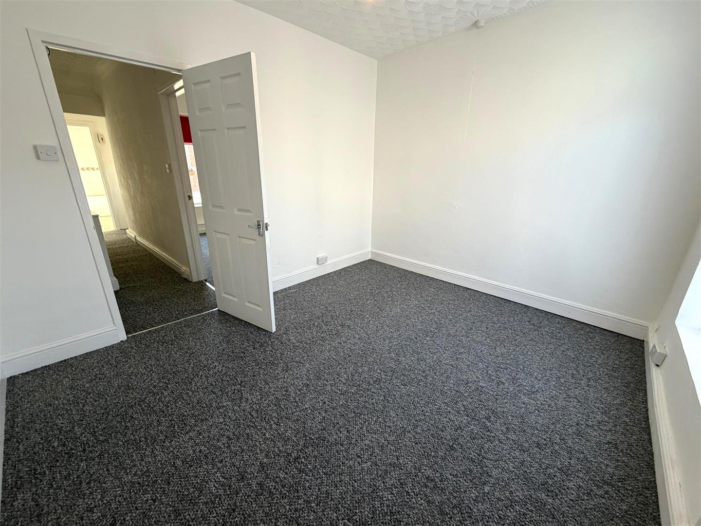 Spring Terrace, Sandfields, Swansea, SA1 3TD